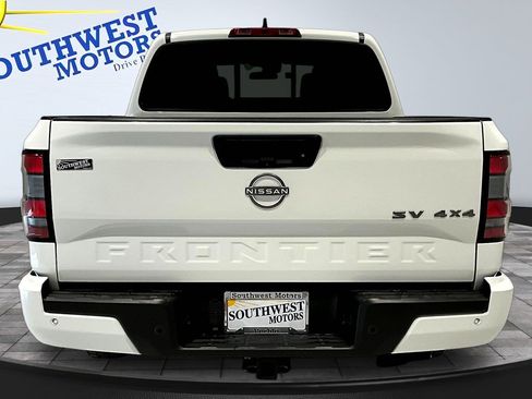 Used 2022 Nissan Frontier SV AWD/4WD image 5