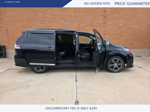 Used 2017 Toyota Sienna SE Premium image 5
