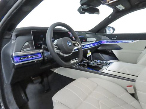 Used 2025 BMW i7 eDrive50 w/ Executive Package image 13