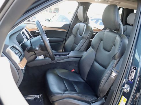 Used 2021 Volvo XC90 T6 Momentum w/ Climate Package image 28