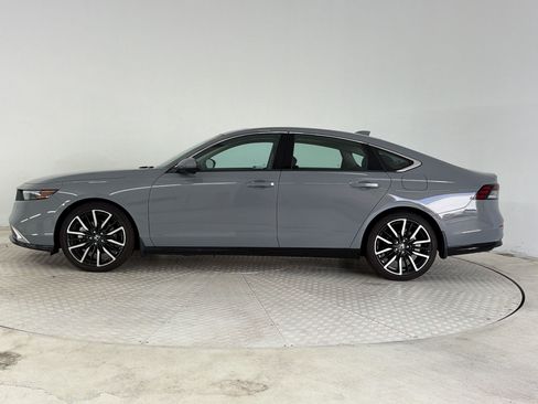 Used 2025 Honda Accord Touring image 2