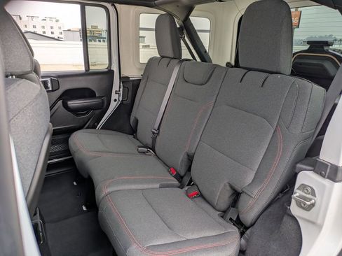 Used 2025 Jeep Wrangler Unlimited Rubicon w/ Convenience Group AWD/4WD image 24