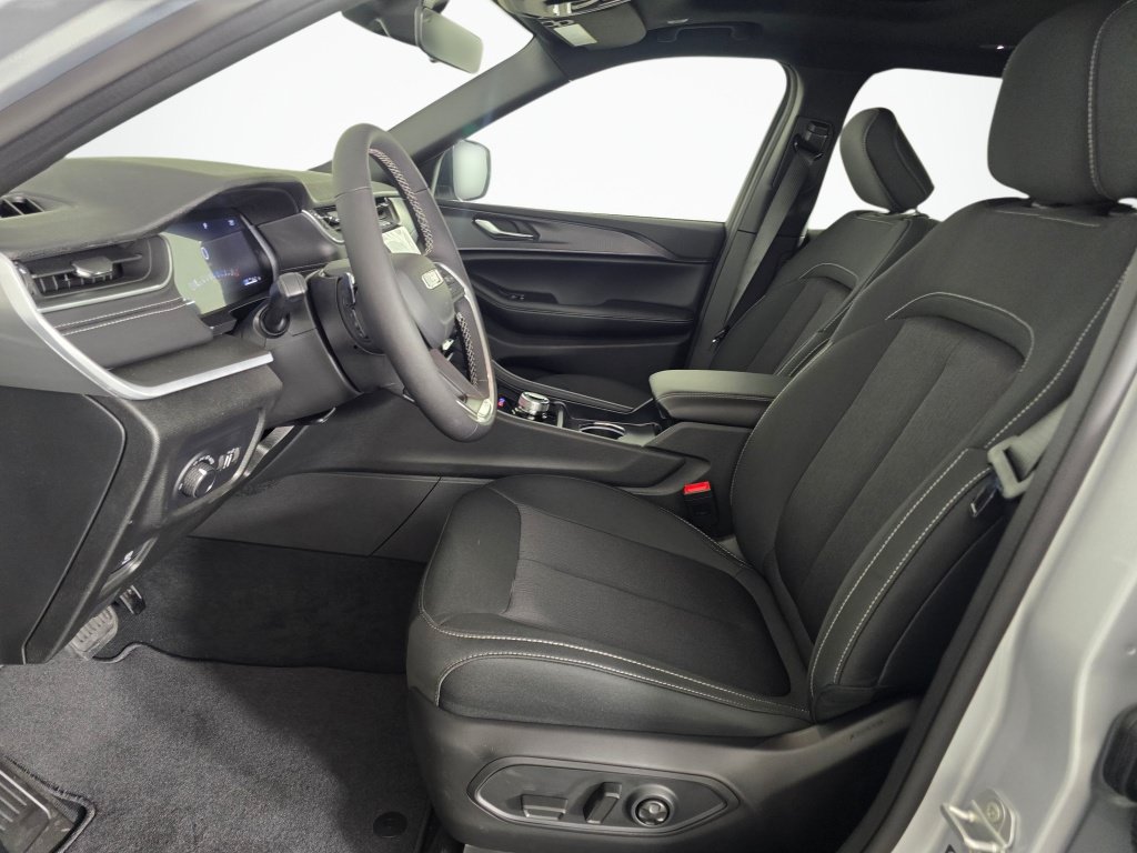 New 2026 Jeep Grand Cherokee L 4WD image 25