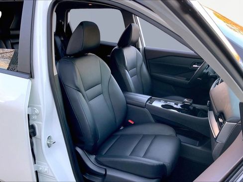 Used 2023 Nissan Rogue SV w/ SV Premium B Package image 20