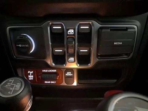 Used 2024 Jeep Wrangler Unlimited image 46