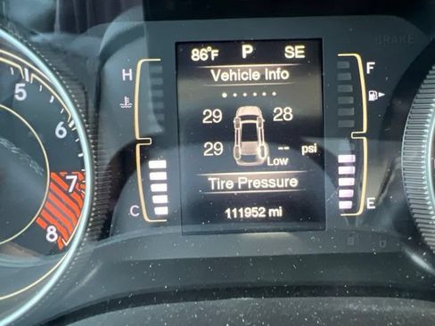 Used 2015 Jeep Cherokee Latitude FWD image 9