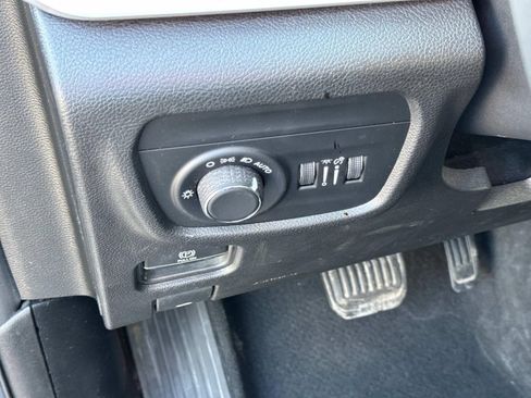Used 2023 Jeep Grand Cherokee L Laredo AWD/4WD image 29