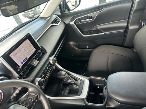 Used 2025 Toyota RAV4 XLE FWD image 23