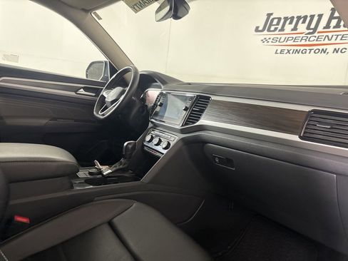 Used 2023 Volkswagen Atlas SE AWD/4WD image 30