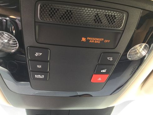 Used 2024 Kia Carnival EX FWD image 23