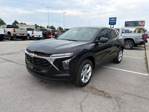 New 2026 Chevrolet Trax LS w/ LS Convenience Package FWD image 7