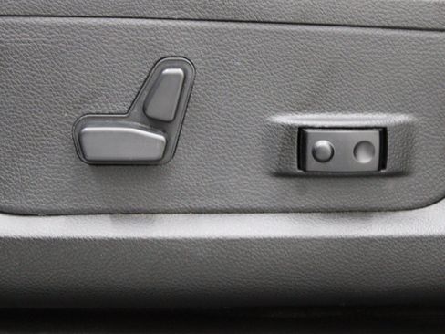 Used 2025 RAM 2500 Big Horn AWD/4WD image 15