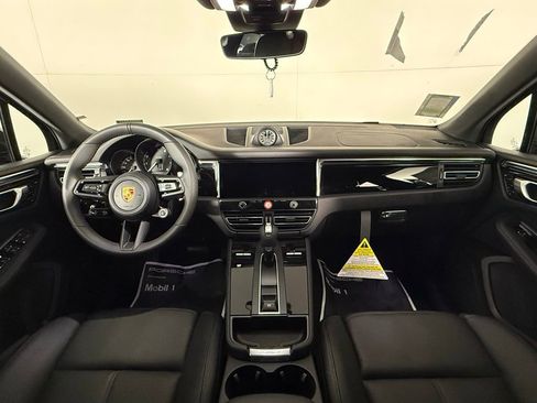 Certified 2026 Porsche Macan AWD/4WD image 20