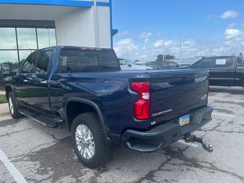 Used 2020 Chevrolet Silverado 2500 High Country w/ Z71 Off-Road Package AWD/4WD image 3