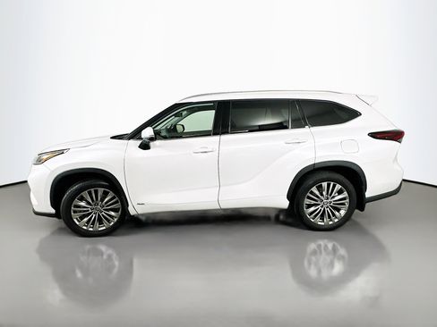 Used 2024 Toyota Highlander Platinum AWD/4WD image 4