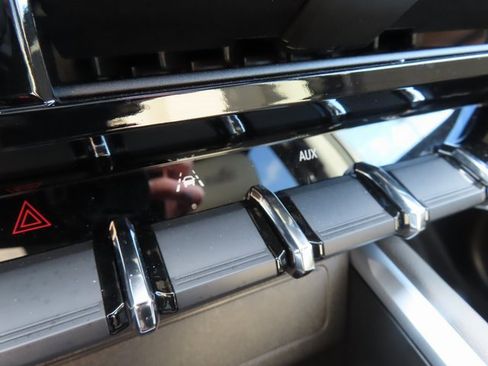 Certified 2024 Chevrolet Colorado ZR2 w/ ZR2 Bison Edition image 31