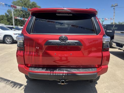 Used 2018 Toyota 4Runner TRD Off-Road Premium AWD/4WD image 9