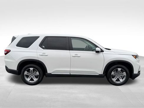 Used 2025 Honda Pilot EX-L image 11