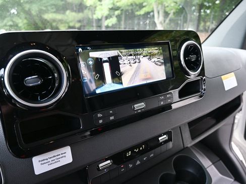 Used 2025 Mercedes-Benz Sprinter 2500 image 14