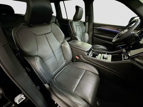 Used 2023 Jeep Grand Cherokee Overland w/ Luxury Tech Group IV image 33