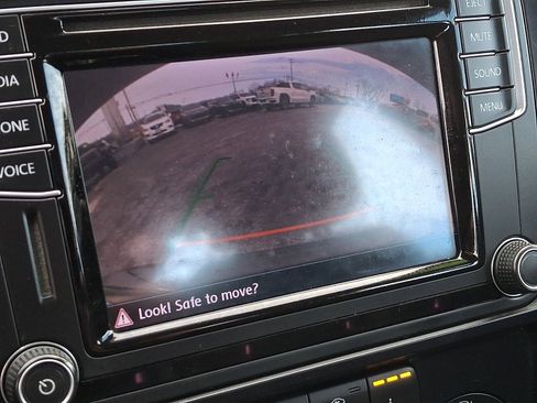 Used 2016 Volkswagen Jetta SE image 17