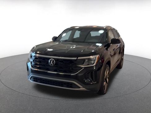 Used 2025 Volkswagen Atlas Cross Sport SE image 7