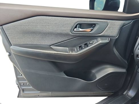 Used 2021 Nissan Rogue SV FWD image 25
