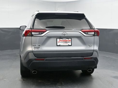 Used 2021 Toyota RAV4 XLE image 7