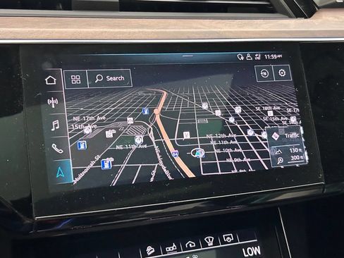 Used 2019 Audi e-tron Prestige w/ Prestige Package AWD/4WD image 22