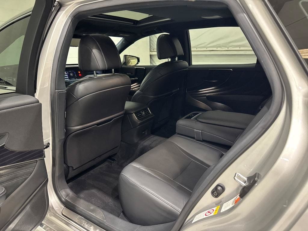 Used 2018 Lexus LS 500 w/ Accessory Package (Z1) RWD image 73