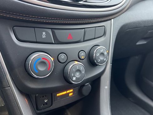Used 2018 Chevrolet Trax LT w/ LT Convenience Package image 14