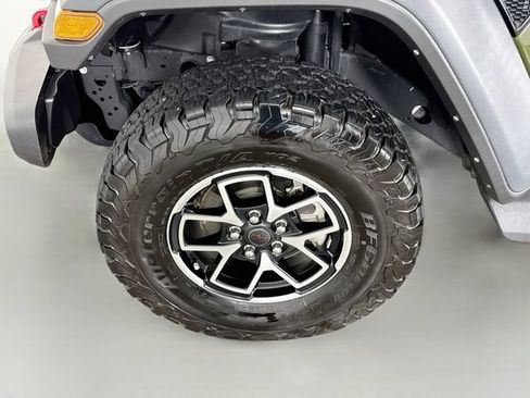 Used 2024 Jeep Wrangler Unlimited Rubicon w/ Technology Group AWD/4WD image 37