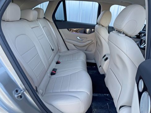 Used 2021 Mercedes-Benz GLC 300 GLC 300 w/ Premium Package image 40