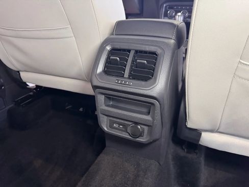 Used 2021 Volkswagen Tiguan SE R-Line image 18