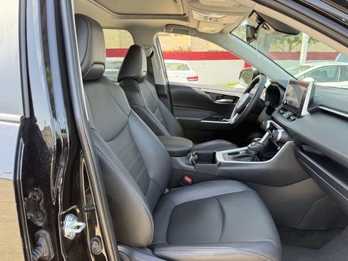 Used 2025 Toyota RAV4 XLE Premium FWD image 30