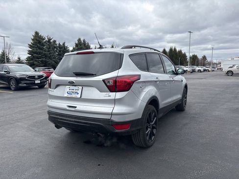 Used 2019 Ford Escape SE image 3
