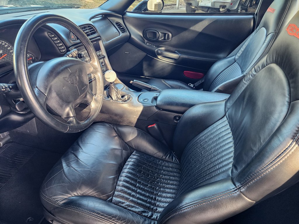 Used 2002 Chevrolet Corvette Z06 w/ Memory Pkg RWD image 11