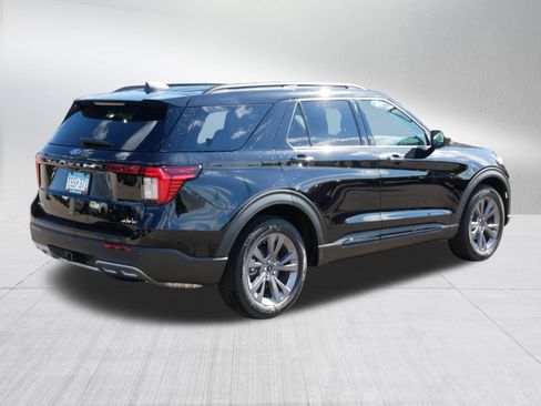 Used 2026 Ford Explorer Active w/ Active Comfort Package AWD/4WD image 7