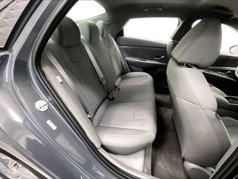 Certified 2024 Hyundai Elantra SE FWD image 28