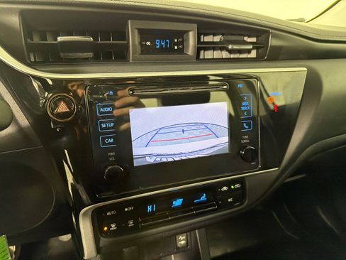 Used 2019 Toyota Corolla LE image 17