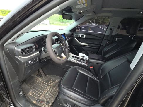 Used 2022 Ford Explorer XLT w/ Equipment Group 202A AWD/4WD image 8