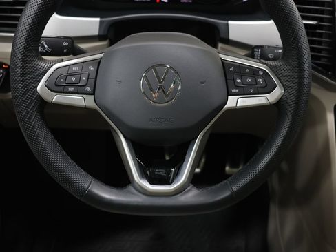 Used 2023 Volkswagen Atlas SEL R-Line AWD/4WD image 17