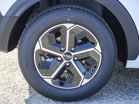 New 2026 Kia Niro LX FWD image 11