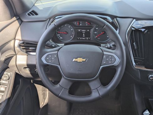 Used 2023 Chevrolet Traverse LT image 19