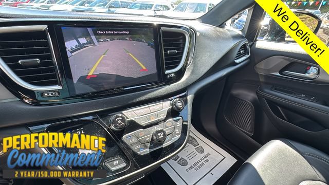 Used 2025 Chrysler Pacifica Select FWD image 15