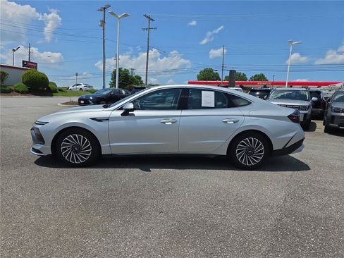 Certified 2025 Hyundai Sonata Limited FWD image 12