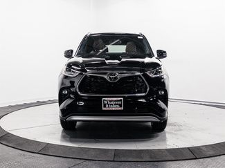 Certified 2022 Toyota Highlander Platinum video 2