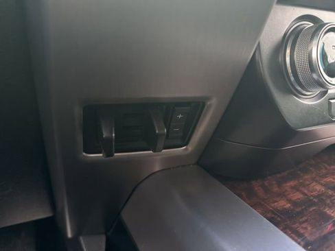 Used 2015 Ford F150 Platinum w/ Trailer Tow Package image 28