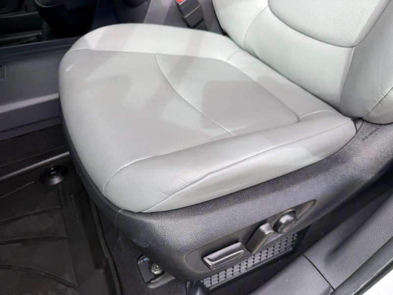 Used 2024 Toyota Sienna XLE FWD image 18