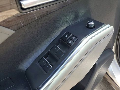 Used 2022 Toyota Highlander Limited image 10